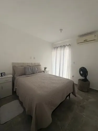 Casa com 3 Quarto(s) e 3 banheiro(s) para Alugar, 90 m² por R$ 2300 / Mês