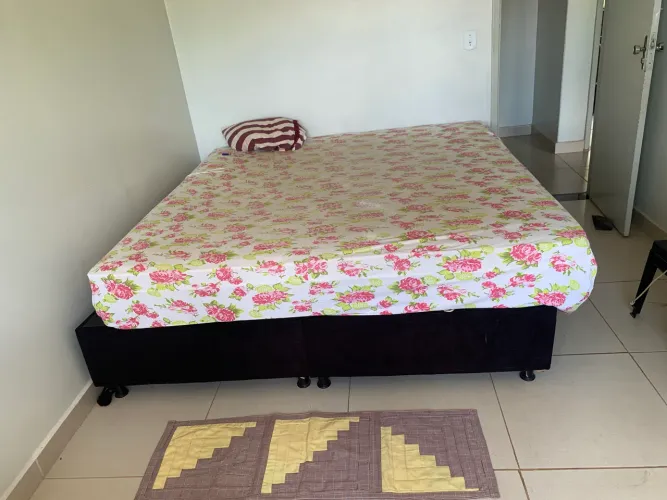 Cama de casal 2x2 em ótimo estado