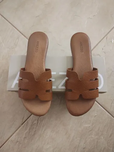 Sandália Salto Rasteiro Arezzo