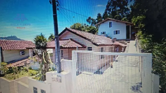 Excelente oportunidade no bairro Pantanal! Terreno com 2 Casas no Pantanal  Próximo à UFSC