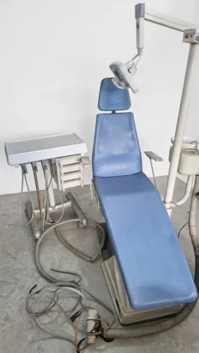 VENDO CADEIRA ODONTOLÓGICA COMPLETA - R$ 3.000,00