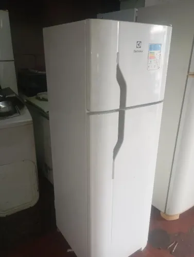 Geladeira 220v 260 litros 