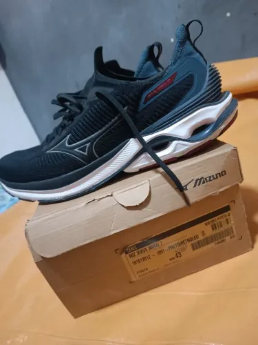 Vendo esse tênis Mizuno original usado apenas quatro vezes em pouco tempo praticamente nov