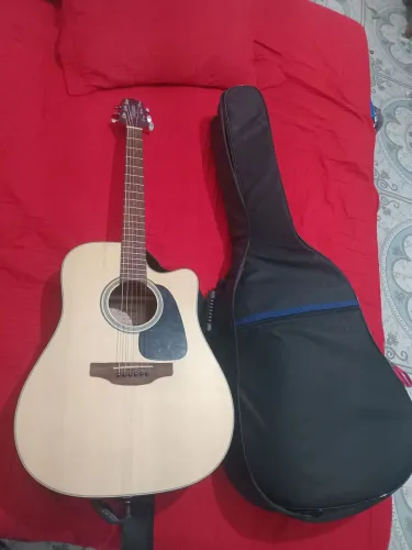 Vendo violão takamine novo