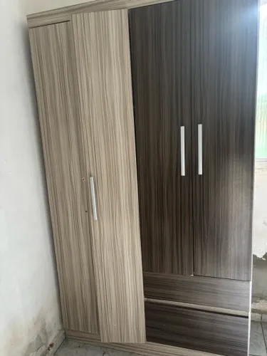 Guarda roupa pequeno