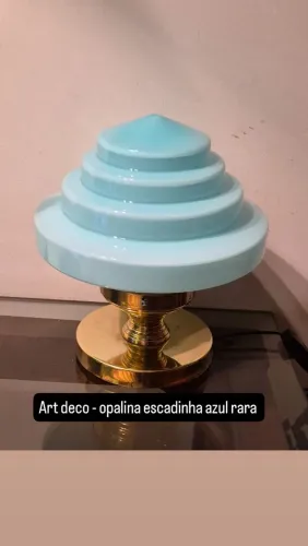 Art deco Luminária de mesa ou teto base metal com cúpula opalina azul escadinha belíssima 
