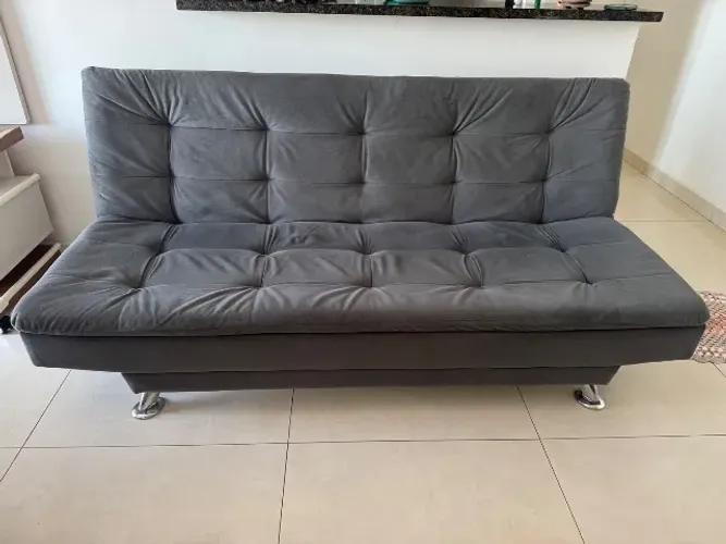 Sofá-cama de casal.
