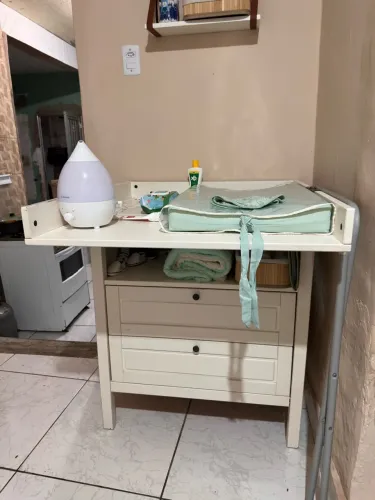 Vendo cômoda de MADEIRA