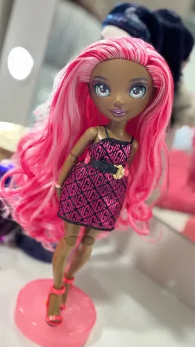Boneca Daria Roselyn Rainbow High