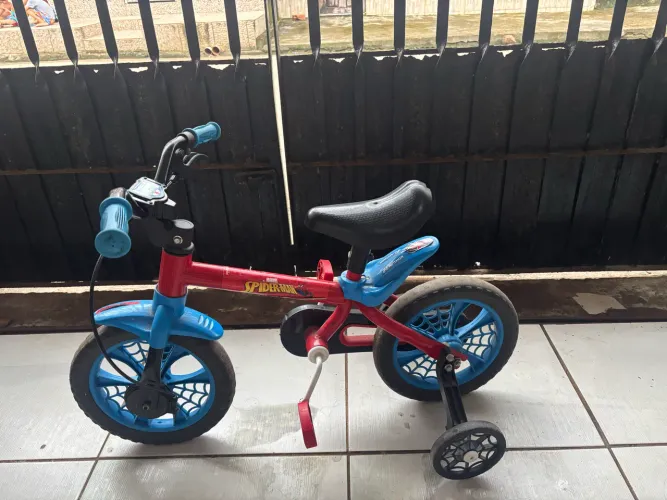 BICICLETA HOMEM ARANHA - MENINOS DE 01 a 03 ANOS