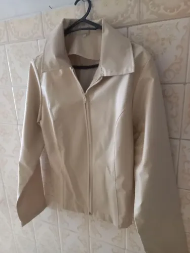 Jaquete bege em courino 40,00