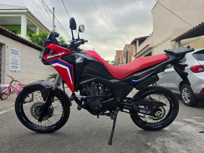 V/t linda xre Moto em estado de zero. Único dono, pouquíssimo rodados,tirada em novembro