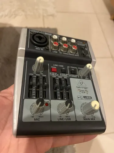 Behringer Henyx 302 - Mesa / interface USB