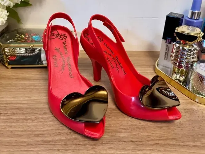 Melissa Lady Dragon + Vivienne Westwood Heart Vermelha