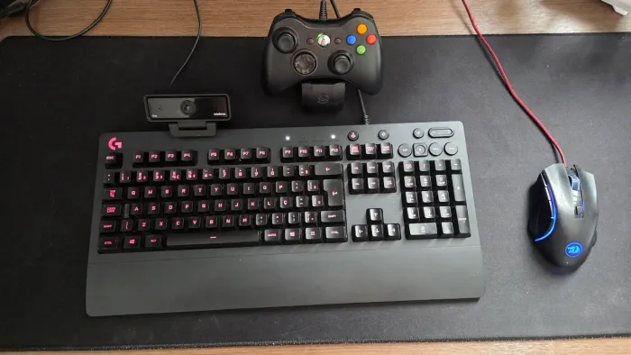 Kit gamer profissional para computador (Teclado + Mouse + Controle + Mousepad + Webcam)