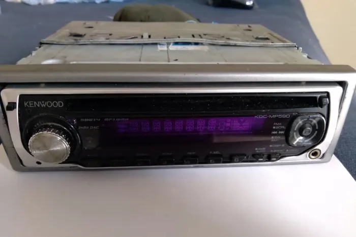 Aparelho de som para carro bem conservado 