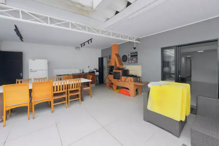 Imóvel para aluguel com 140 metros quadrados com 4 quartos