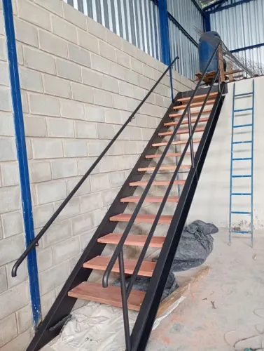 Degrau para escada de PARAJÚ 26x4 espessura *