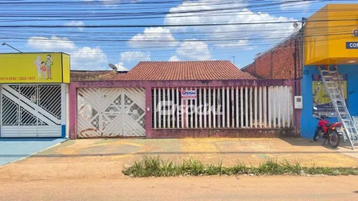 Oportunidade de Compra  Casa em Área Comercial!
