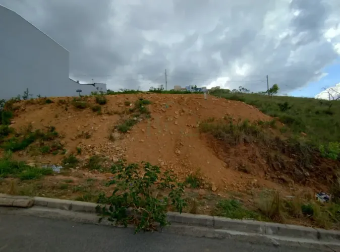Excelente terreno á venda no Bairro Jardim Bandeirantes em Poços de Caldas MG.