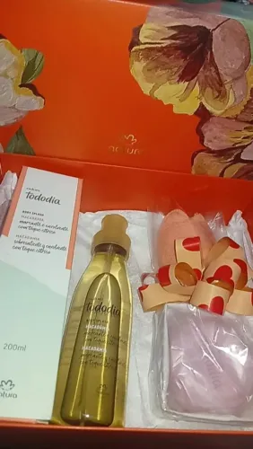 KIT PRESENTE DIA DAS MÃES - Body Splash NATURA+ Flor com Sabonete+Toalha Social 22×32