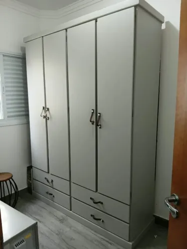 Guarda roupa 4 portas mais Nicho 4 prateleira madeira maciça 