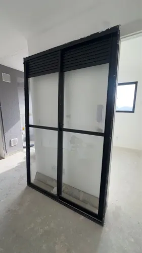 Porta sacada 2 folhas alumínio e vidro