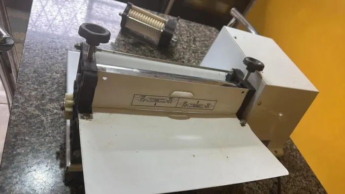Vendo Cilindro com fateador de macarrão R$ 500