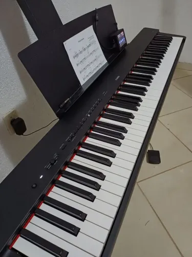 Piano ( Teclado ) Yamaha P-225 