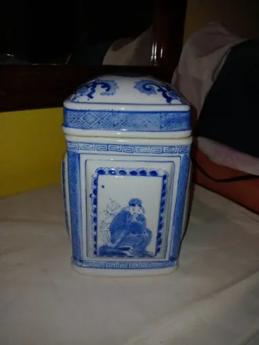 Pote chinês azul e branco para chá