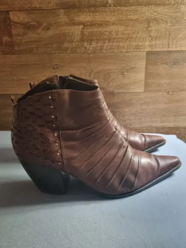 Bota de couro marrom 