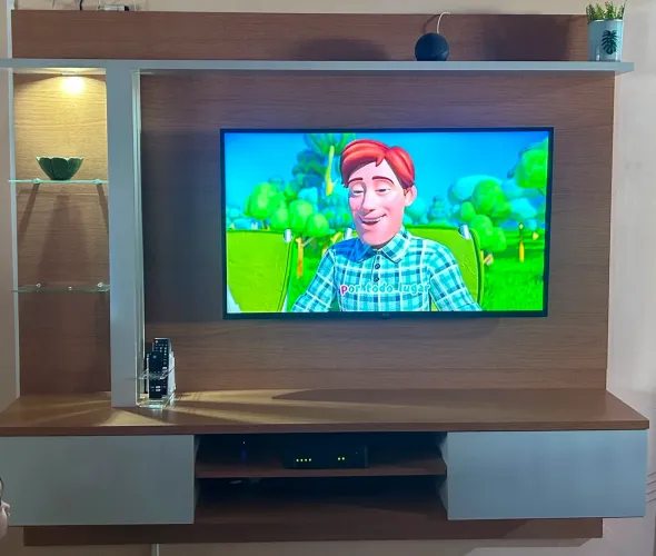 Painel de TV em excelente estado