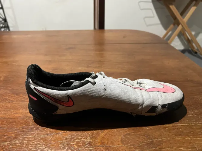 Chuteira NIKE PHANTON