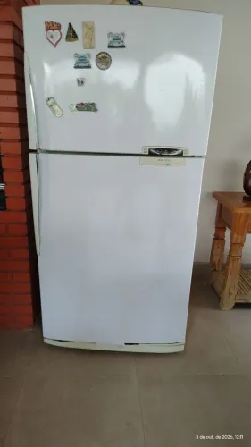 Vendo Geladeira Eletrolux DS600