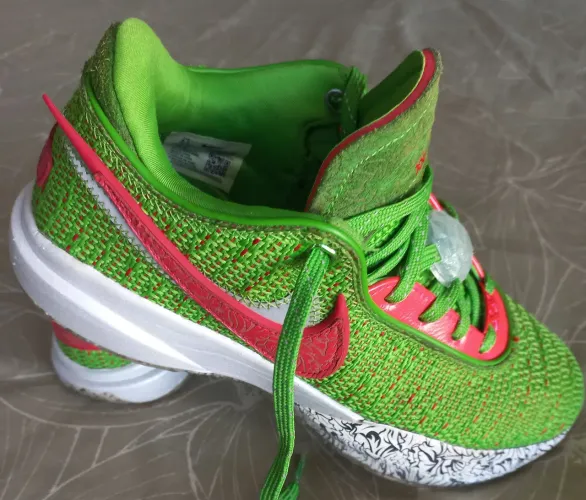 TÊNIS NIKE LEBRON 20