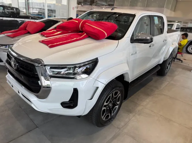Toyota Hilux CD SRX Plus 4X4 2.8 TDI Die. Aut. 2026