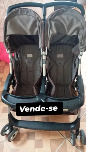 Carrinho de bebê para gêmeos 