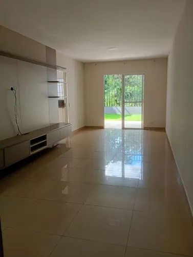 Aluga-se casa com 3/4 no Condomínio Rio São Lourenço em Cuiabá MT
