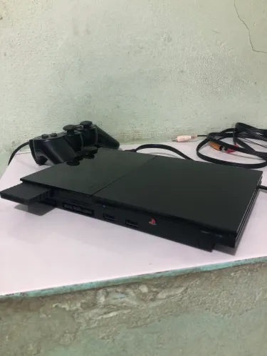 PlayStation 2 Slim com jogos a venda