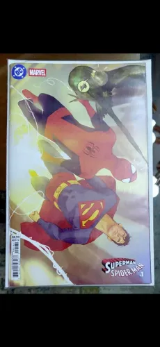 Superman/Spiderman<br>Editora DC Comics - Importado<br>Capa alternativa<br>R$100. Frete grátis.