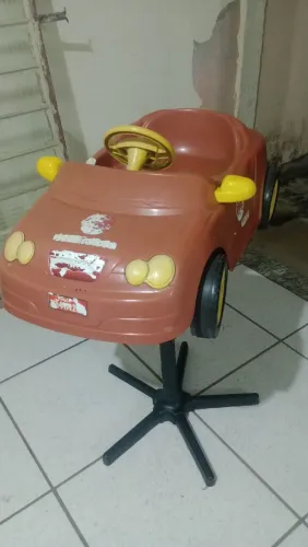 Vende_ se um carrinho para corte infantil.