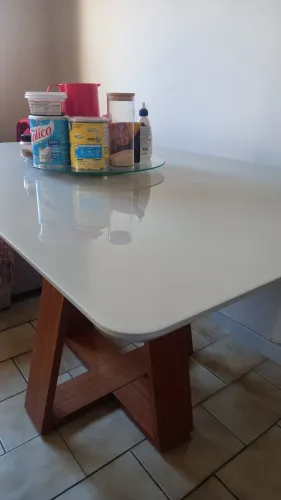 CONJUNTO DE MESA DE JANTAR COM 4 CADEIRAS