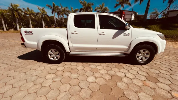 Toyota Hilux CD SRV D4-d 4X4 3.0 TDI Diesel AUT 2012