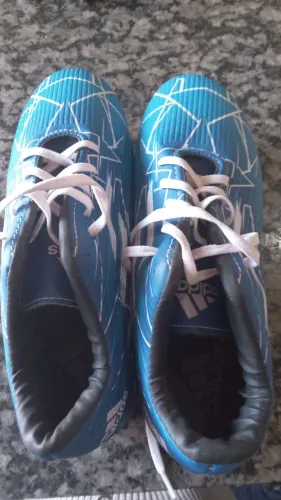Chuteira Adidas número 38