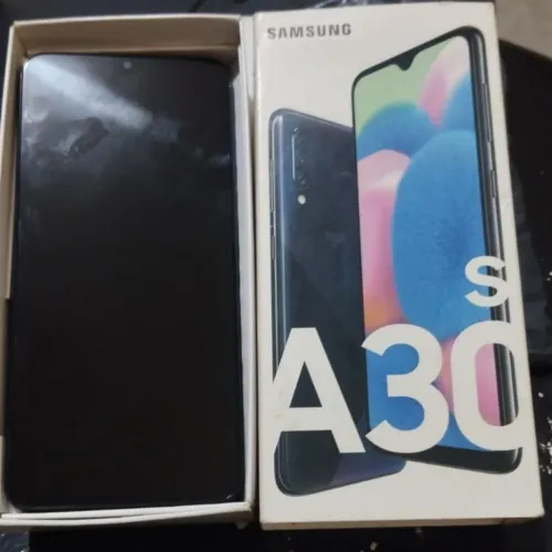 Celular A 30s seminovo em estado de novo