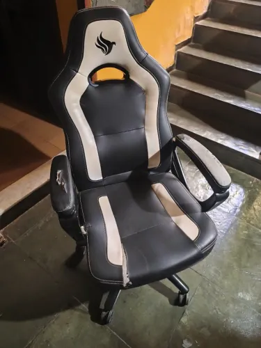 Cadeira gamer usada (Leia a descrição)