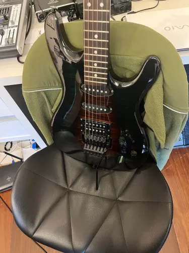 Guitarra Golden Floyd Rose regulada. excelente instrumento 