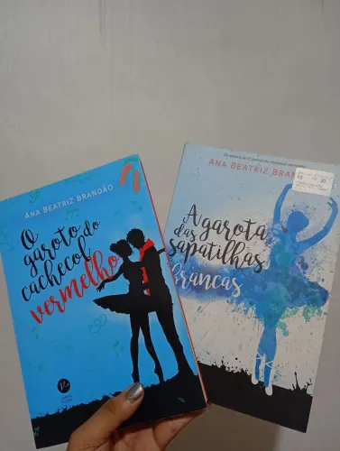 Livro O Garoto do Cachecol Vermelho e A Garota da Sapatilhas Brancas