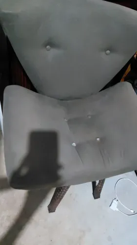 02 poltronas retrô e 01 banco de apoio