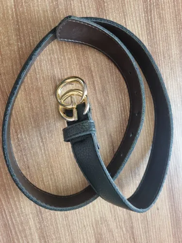 Cinto feminino preto e dourado 